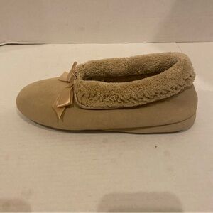 Daniel Green suede Tan Women's Slippers with Bow Accent sz 7.5